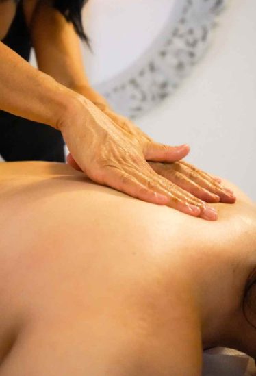 freepik__brighten-this-indoor-massage-photo-with-a-soft-ele__28610